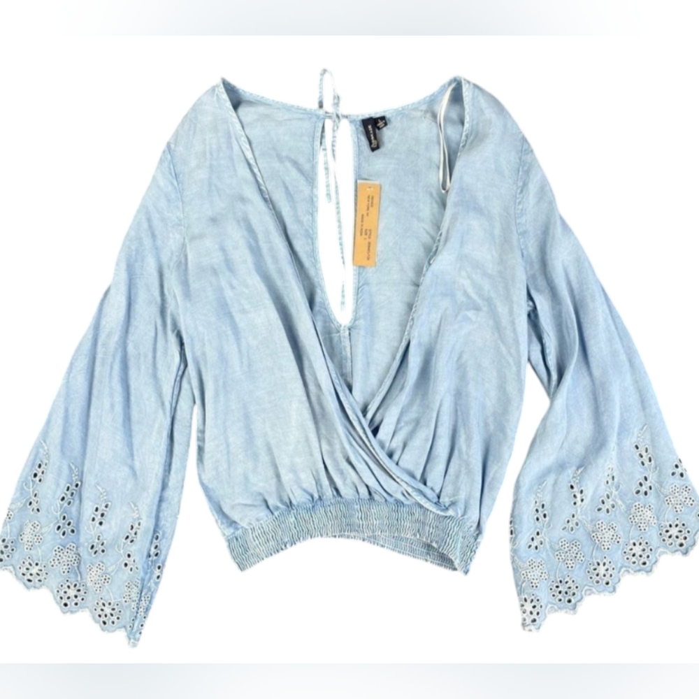 D&KADE Chambray Blue Surplice Wrap Bell Sleeve Crop Boho Top NWT Women’s Large